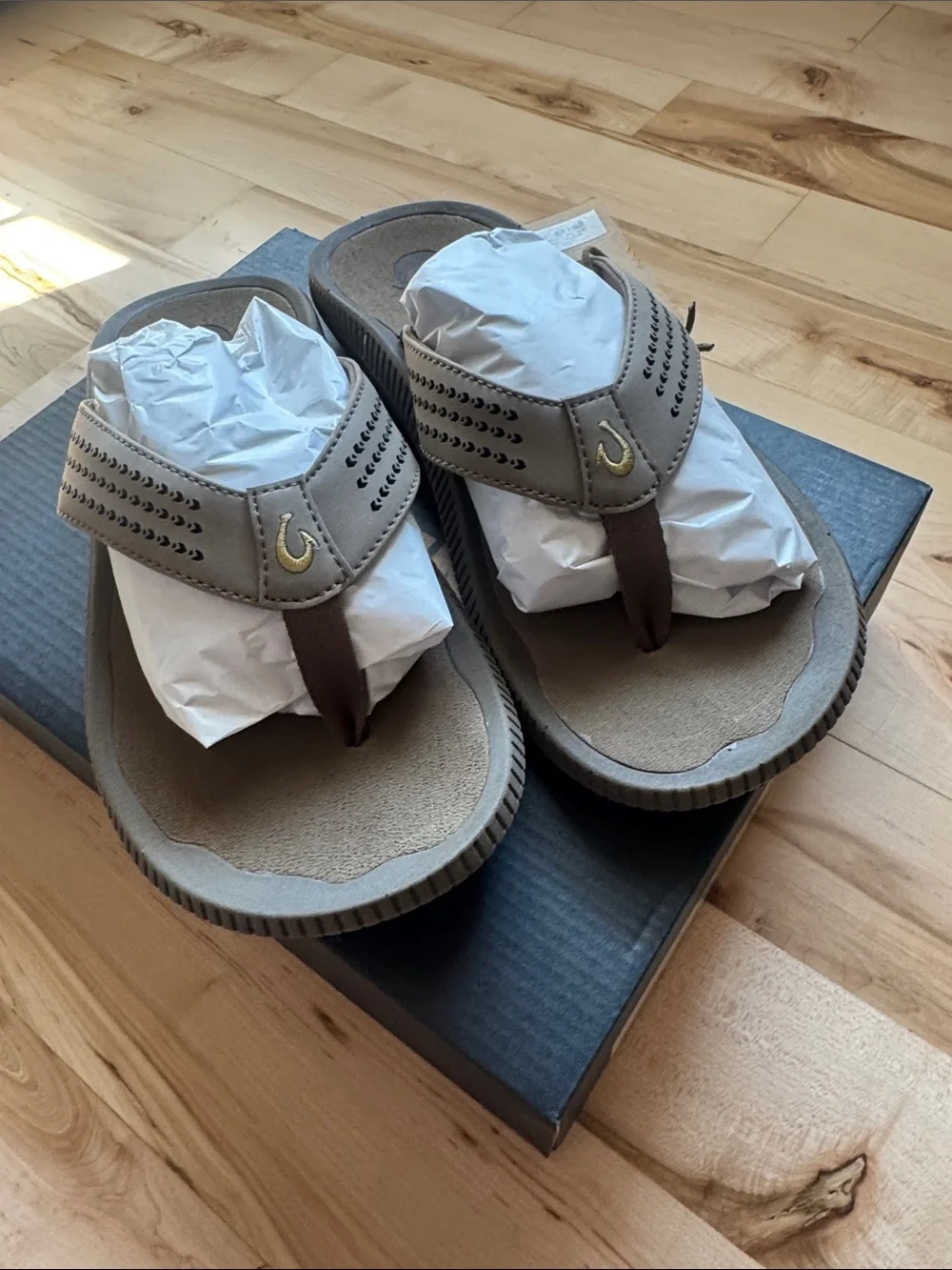 OluKai Ulele Slide flip flop in Mustang and Mineral Men’s size 9 - BNWT